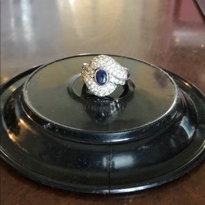 An 18k white gold ring with sapphire/diamonds